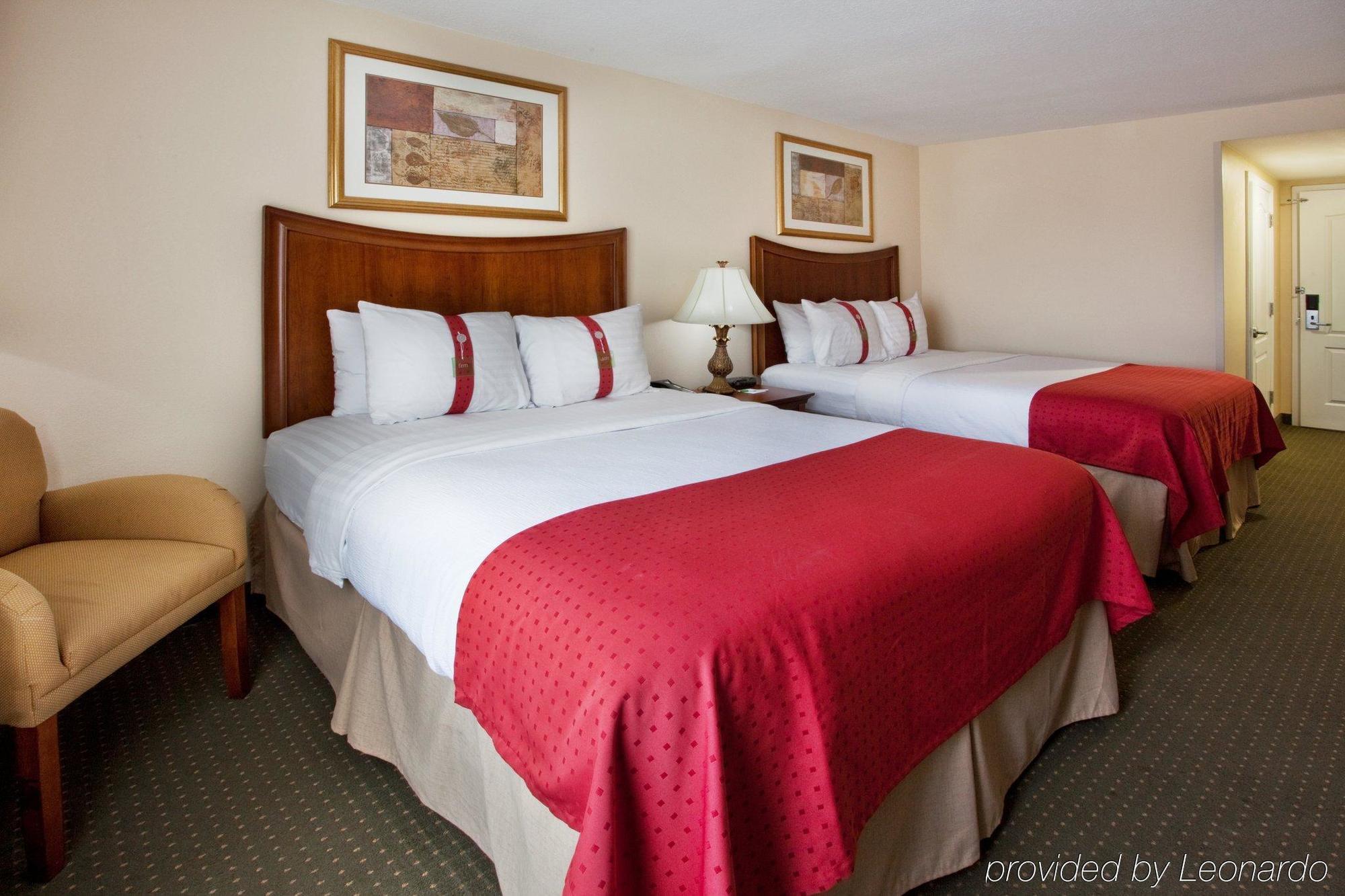Holiday Inn Brunswick I-95 Room photo