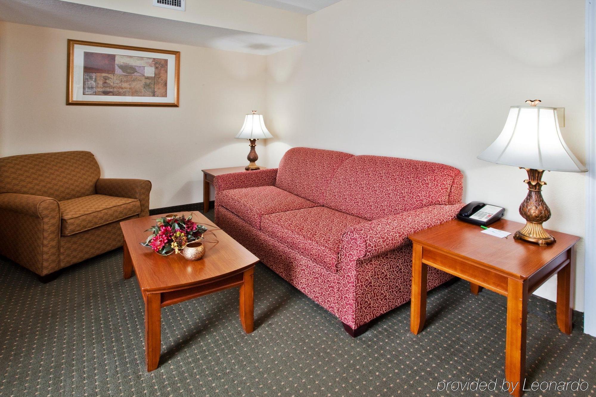 Holiday Inn Brunswick I-95 Room photo